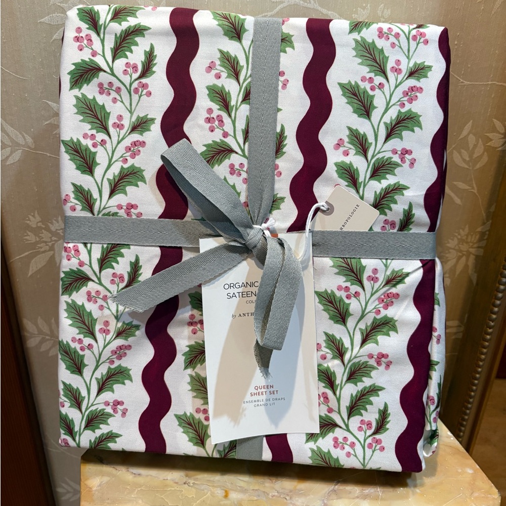 Anthropologie Holiday Berries Queen Organic Cotton Sateen Printed Sheet Set